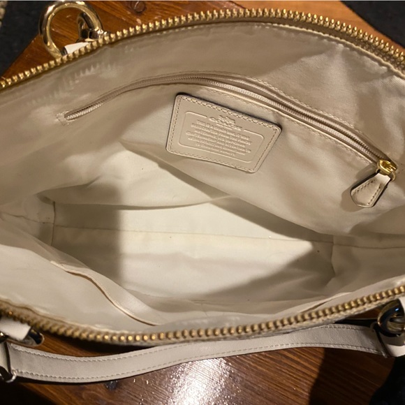 Coach - Picture 5 of 5